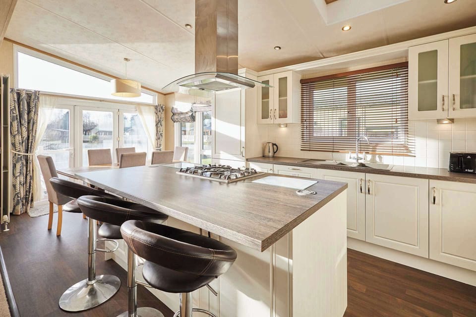 Lakeside Gem, Allerthorpe Golf & Country Park, York - Host & Stay