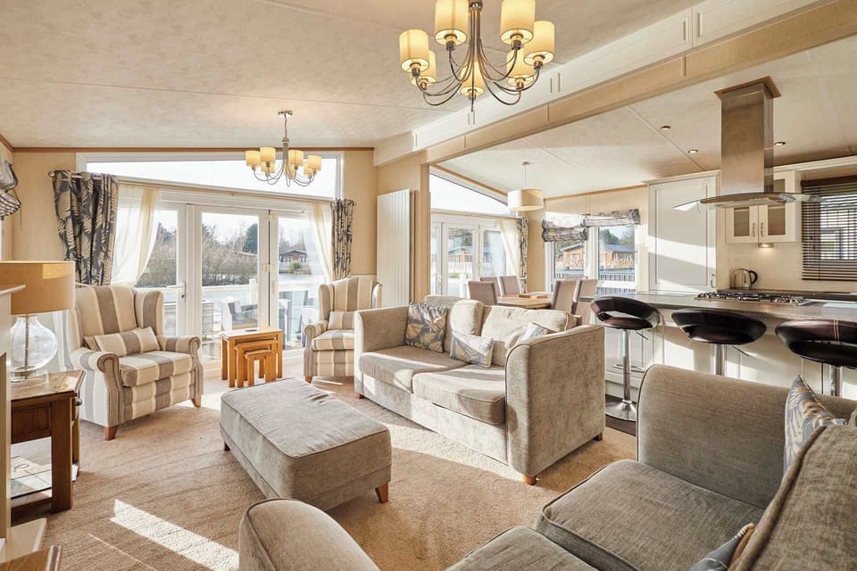 Lakeside Gem, Allerthorpe Golf & Country Park, York - Host & Stay