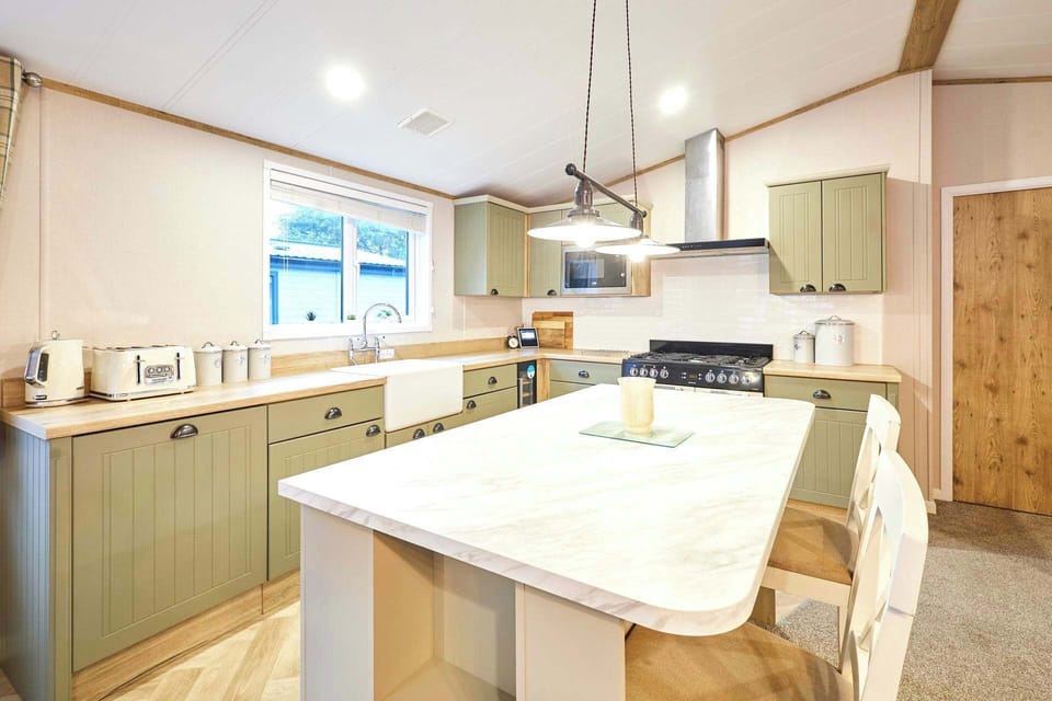 Peace Lodge, Allerthorpe Golf & Country Park, York - Host & Stay