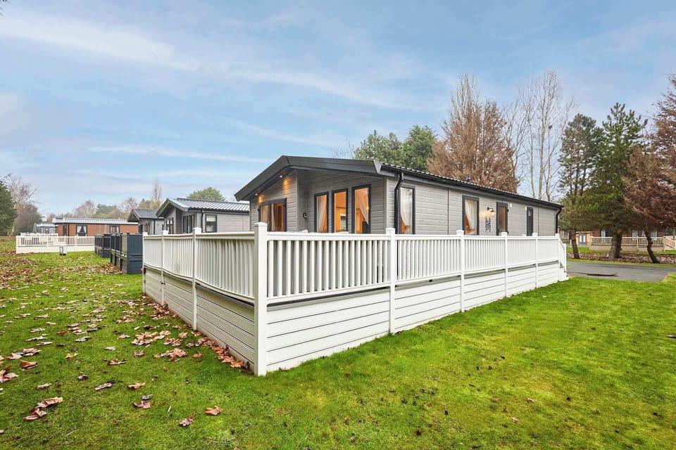 Peace Lodge, Allerthorpe Golf & Country Park, York - Host & Stay