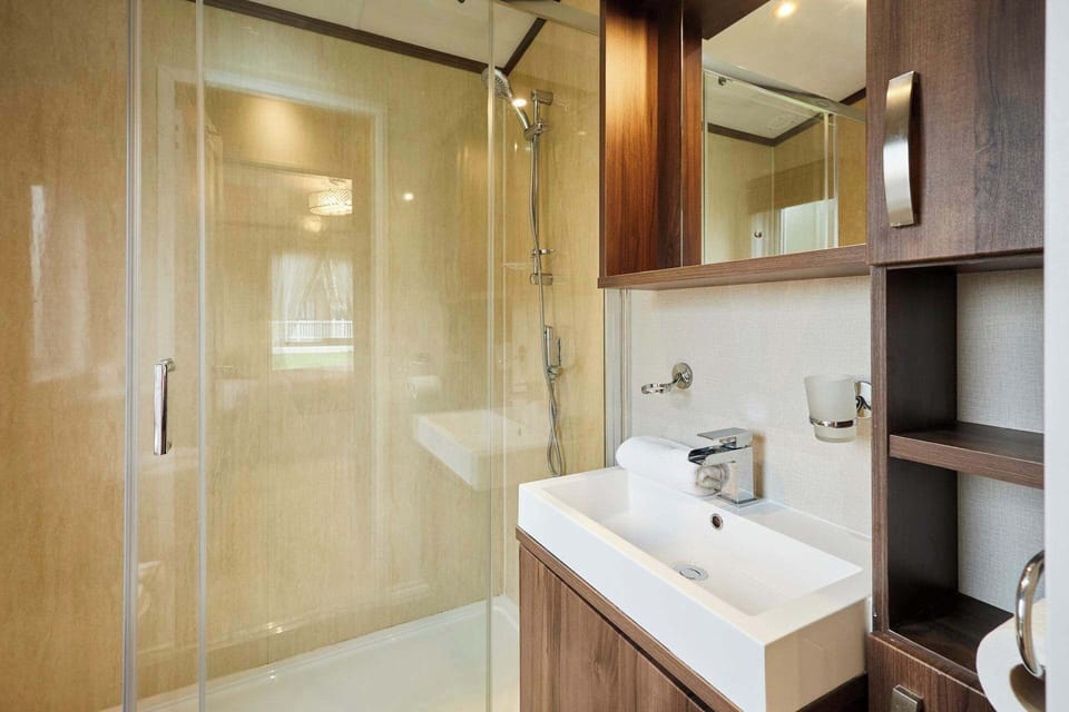 Sutton Lodge, Allerthorpe Golf & Country Park, York - Host & Stay