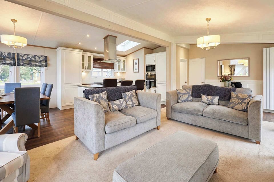 Sutton Lodge, Allerthorpe Golf & Country Park, York - Host & Stay