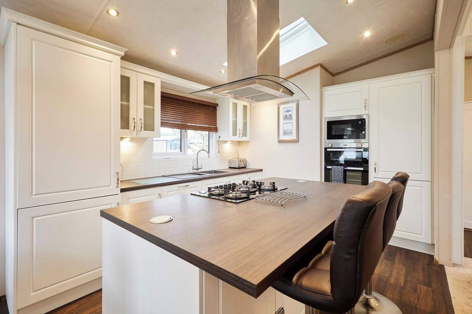 Sutton Lodge, Allerthorpe Golf & Country Park, York - Host & Stay
