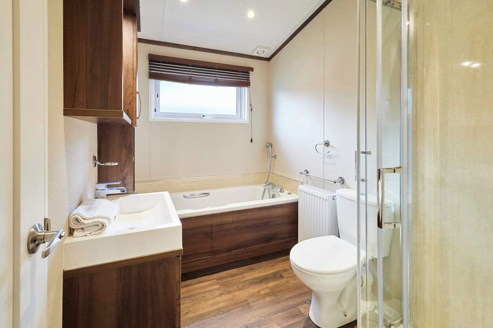 Sutton Lodge, Allerthorpe Golf & Country Park, York - Host & Stay