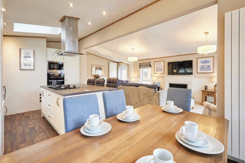 Sutton Lodge, Allerthorpe Golf & Country Park, York - Host & Stay