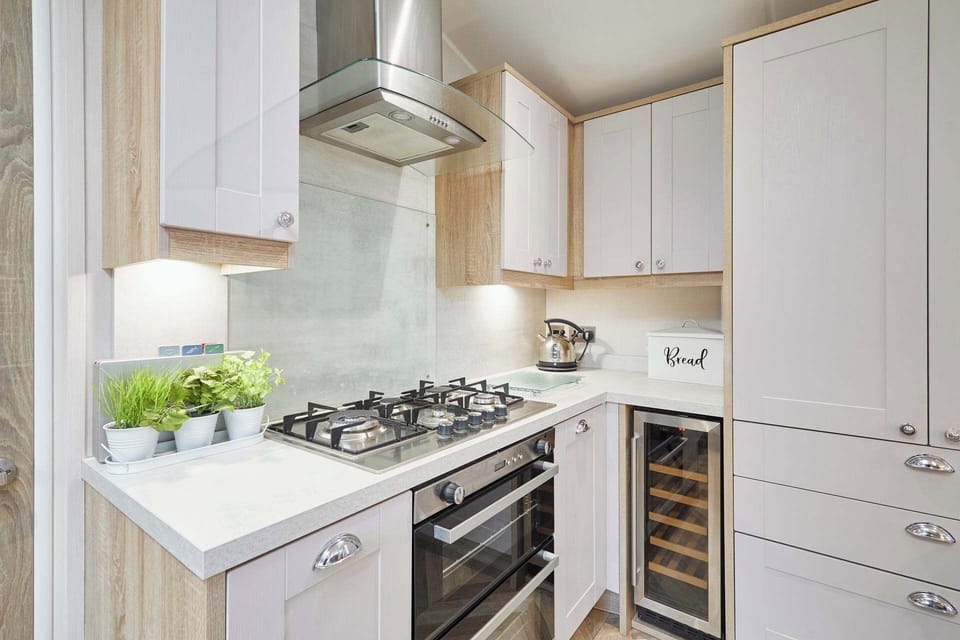 The Braunston Lodge, Allerthorpe Golf & Country Park, York - Host & Stay