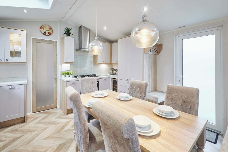 The Braunston Lodge, Allerthorpe Golf & Country Park, York - Host & Stay