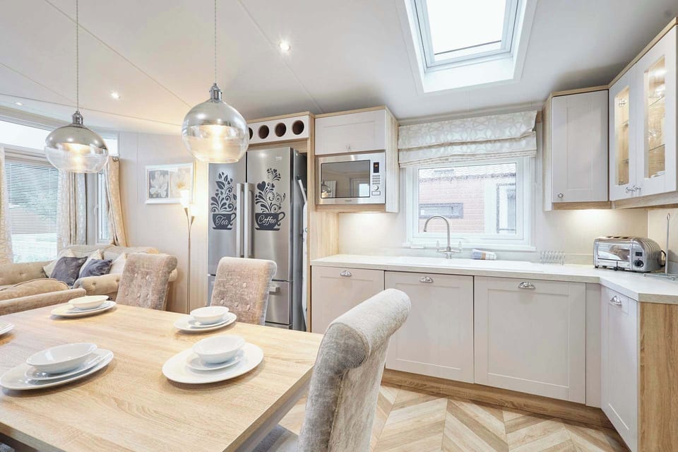The Braunston Lodge, Allerthorpe Golf & Country Park, York - Host & Stay
