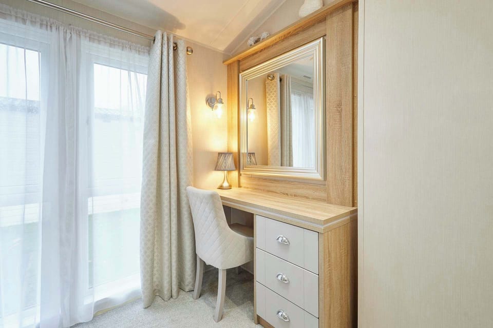 The Braunston Lodge, Allerthorpe Golf & Country Park, York - Host & Stay