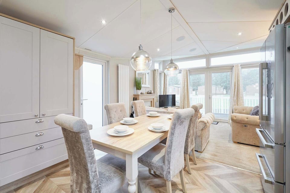 The Braunston Lodge, Allerthorpe Golf & Country Park, York - Host & Stay
