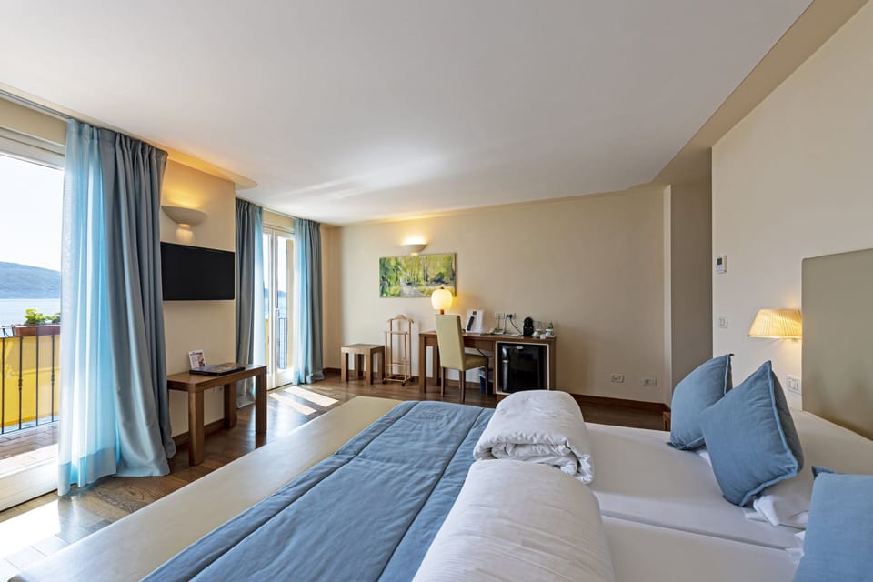 Deluxe Room | In-room safe, blackout drapes, soundproofing, free WiFi