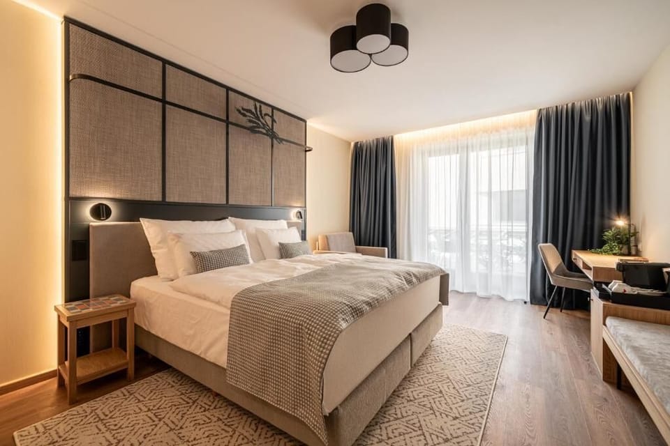 Superior Double or Twin Room | In-room safe, desk, soundproofing, iron/ironing board