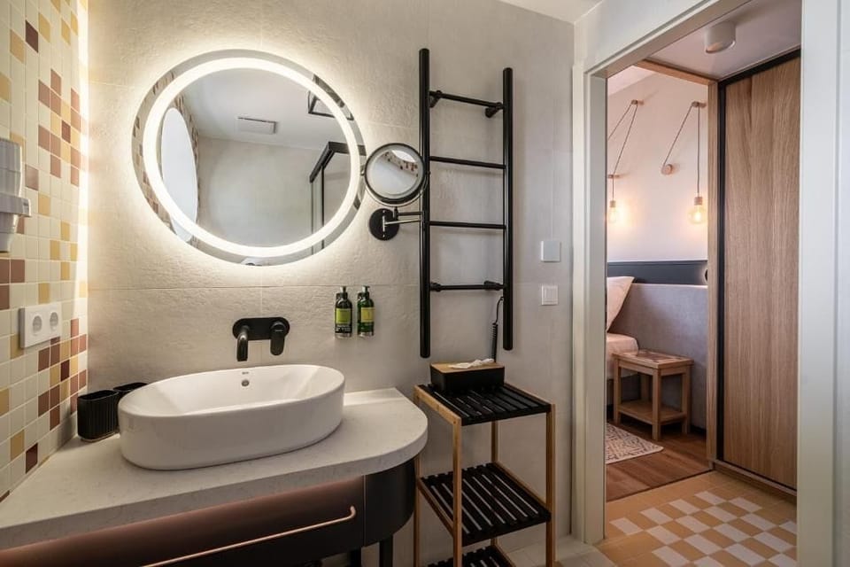 Standard Double or Twin Room | In-room safe, desk, soundproofing, iron/ironing board