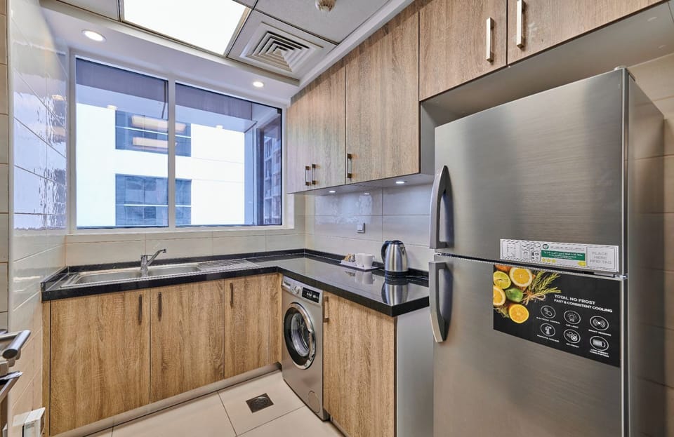 Full-size fridge, microwave, stovetop