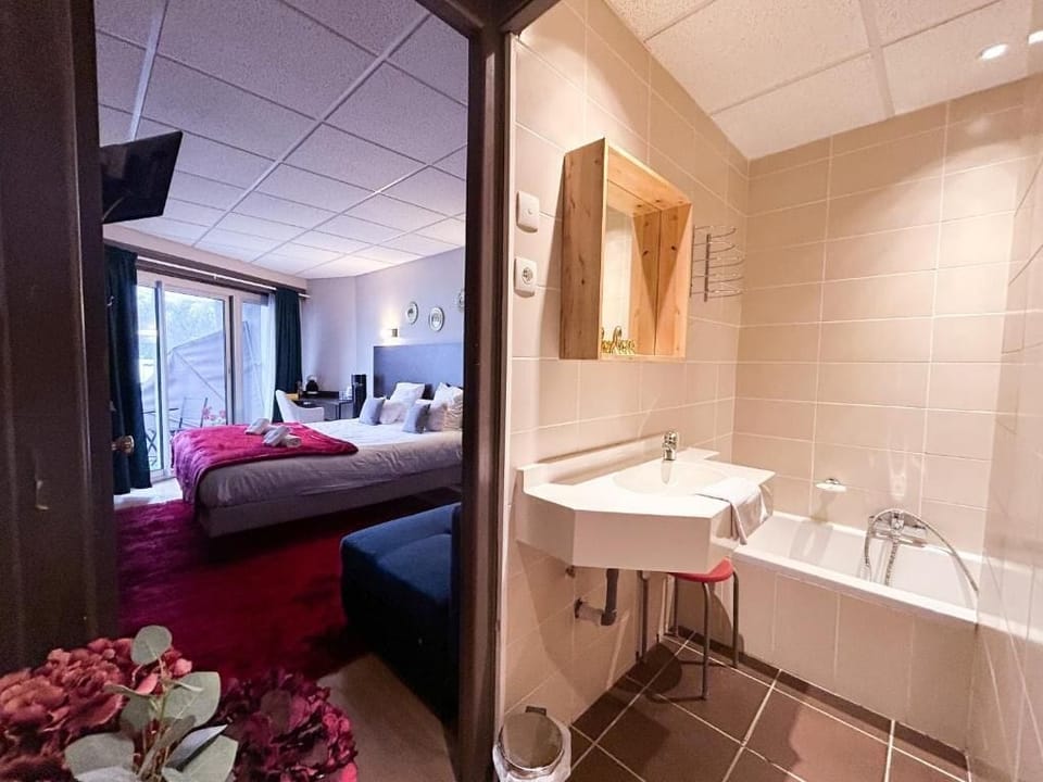 Superior Double Room, Balcony, Lake View | Iron/ironing board, free WiFi