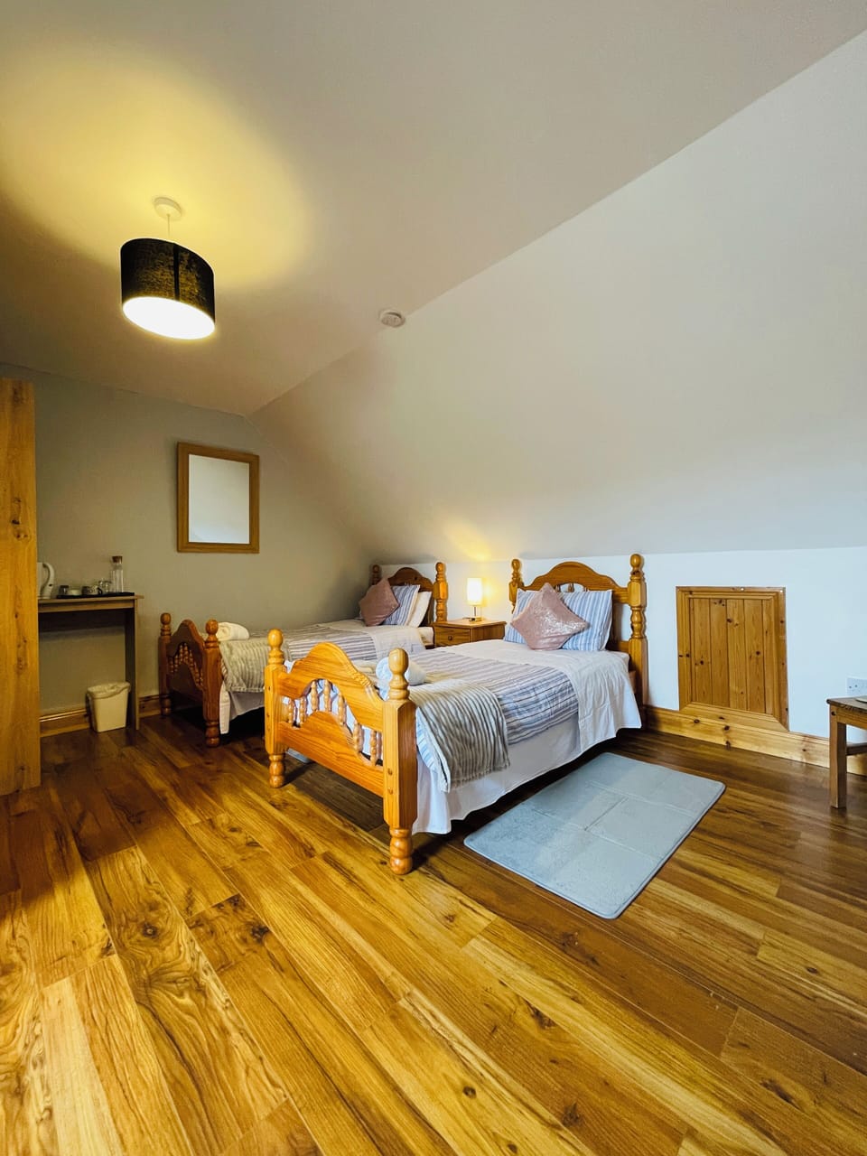 Deluxe Twin Room | WiFi (free), bed sheets