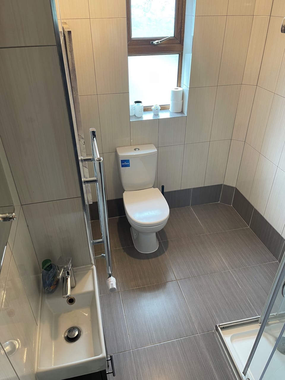 Classic Triple Room | Bathroom | Free toiletries, hair dryer, towels, soap