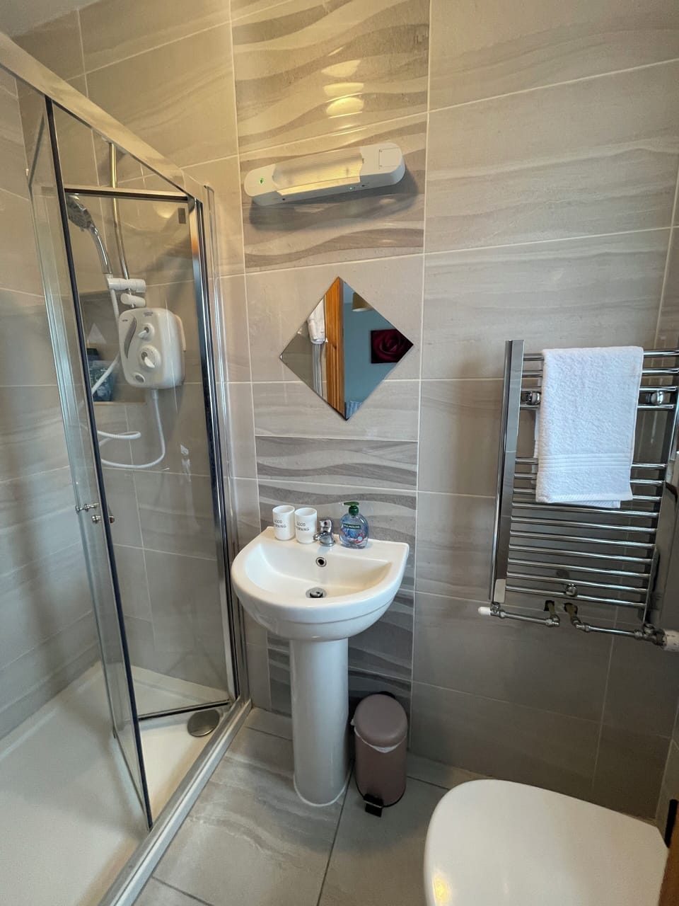Classic Double Room | Bathroom | Free toiletries, hair dryer, towels, soap
