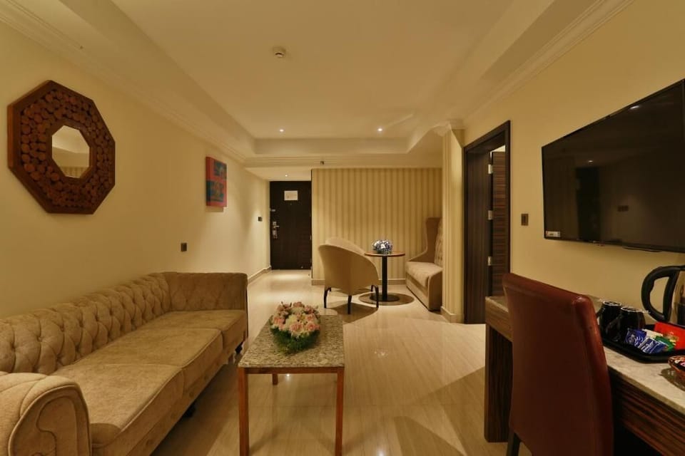 Presidential Suite | Living area | TV
