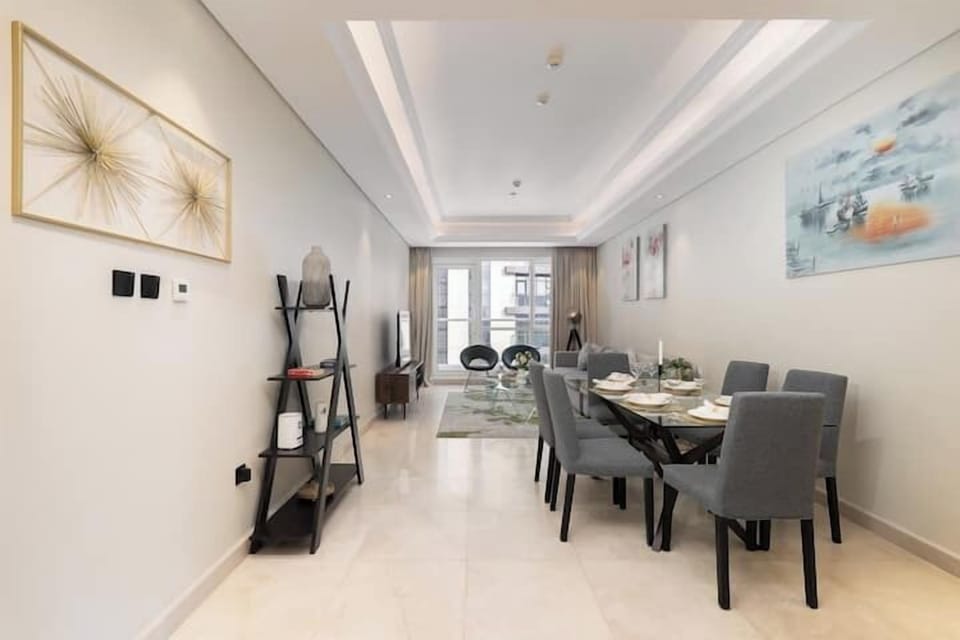 Luxury Apartment, Balcony, City View | In-room dining