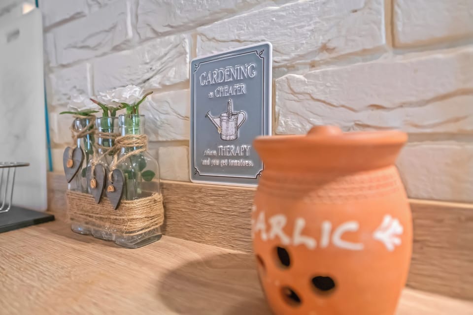 Cottage, 1 King Bed with Sofa bed, Non Smoking | Interior detail