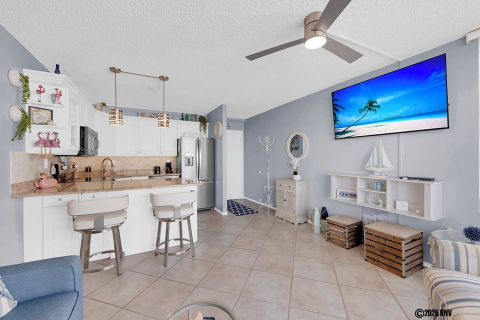 Breakfast Bar has dining for Two