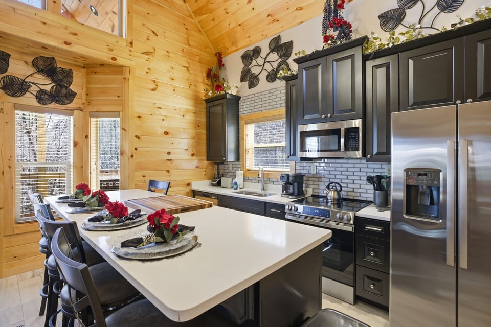 Cabin in Wears Valley with a Bowling Alley "Let The Good Times Roll" - Fully furnished kitchen