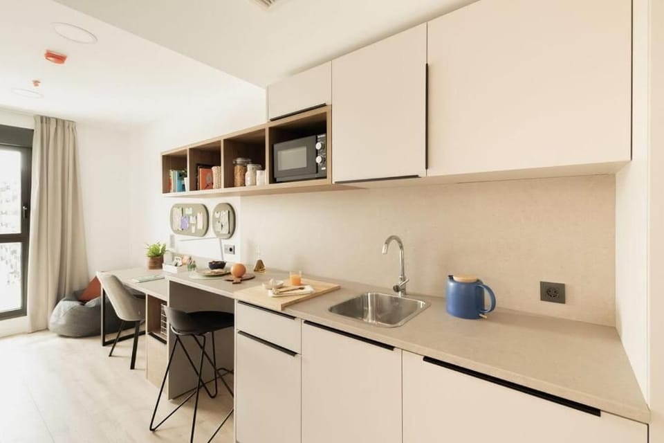 Single Room | Private kitchen | Microwave