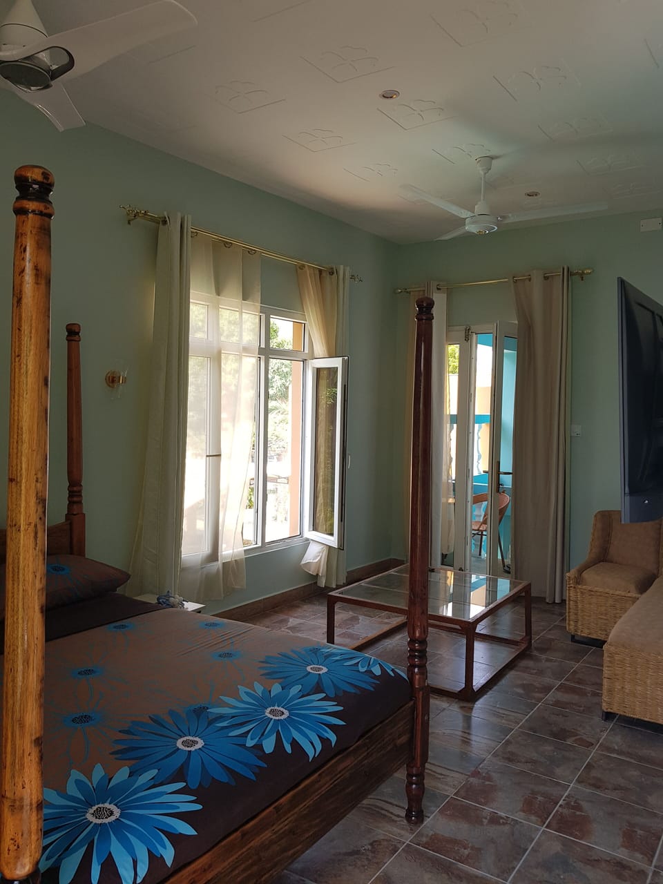 Standard Room, Pool View | In-room safe, blackout drapes, iron/ironing board, free WiFi