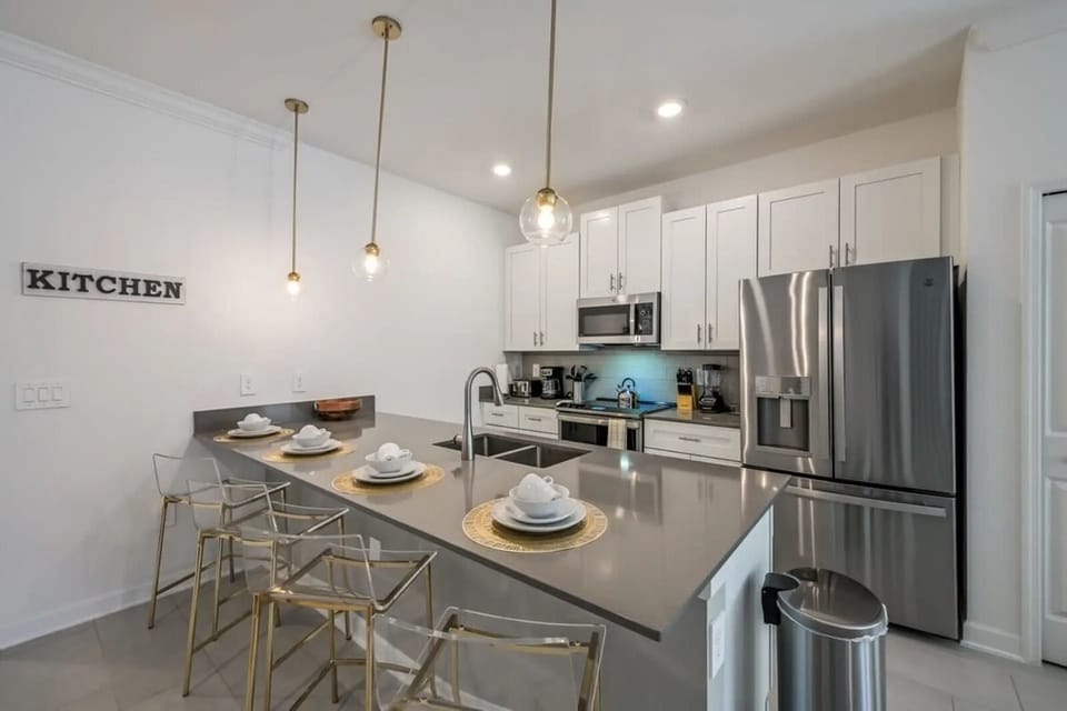 Deluxe Villa | Private kitchen | Highchair, cookware/dishes/utensils, dining tables