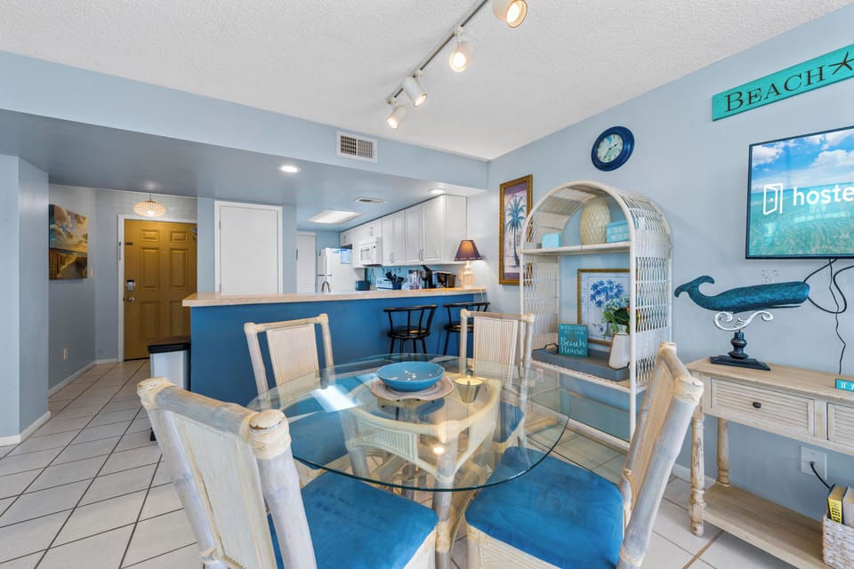 Signature Condo, 2 Bedrooms, Balcony, Beach View | In-room dining