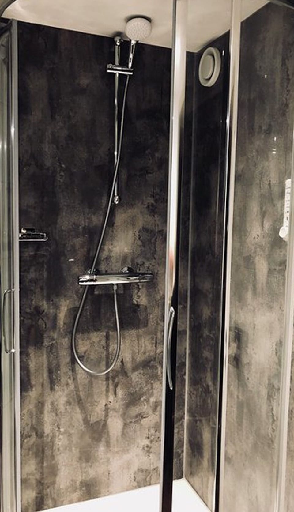 Rinse off under a powerful shower after city exploring.