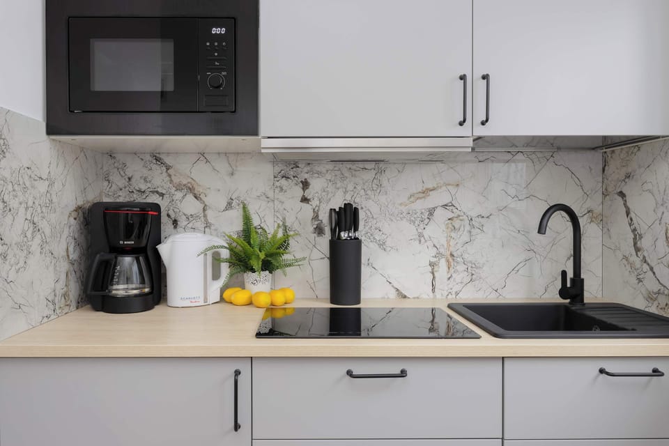 Functional kitchenette with full cabinetry and efficient layout for everyday cooking.
