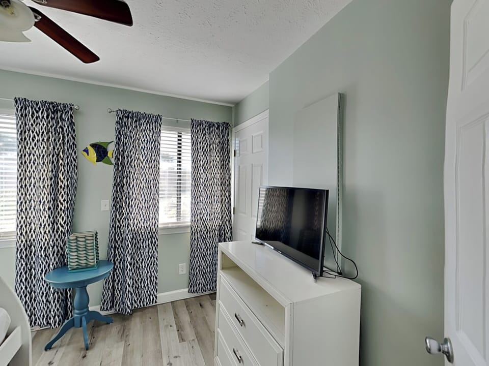 Second Bedroom - Smart TV - Second Floor