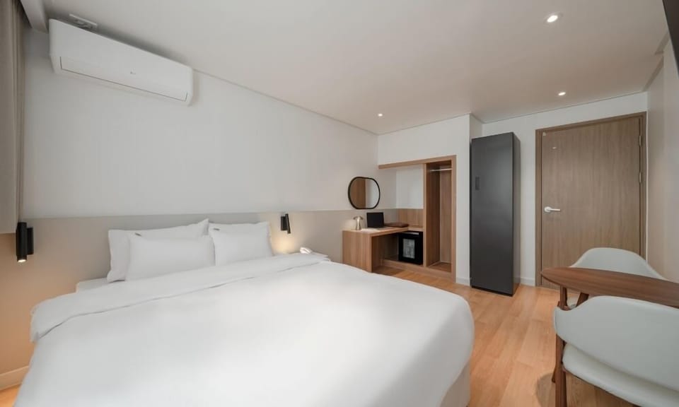 Deluxe Room | Individually decorated, individually furnished, free WiFi, bed sheets