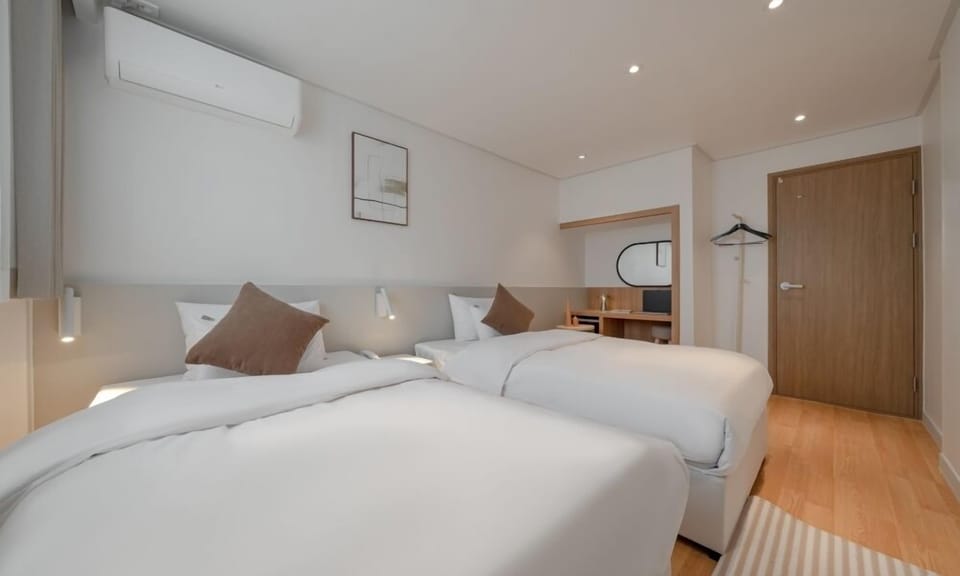 Twin Room | Individually decorated, individually furnished, free WiFi, bed sheets
