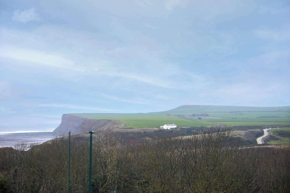 Balmoral Terrace, Saltburn - Host & Stay