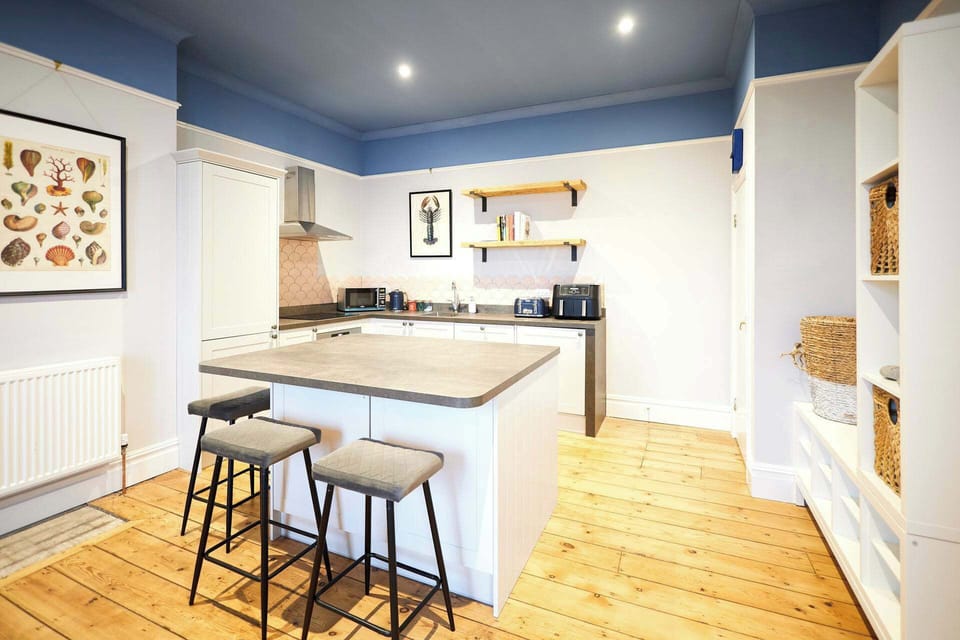 Balmoral Terrace, Saltburn - Host & Stay