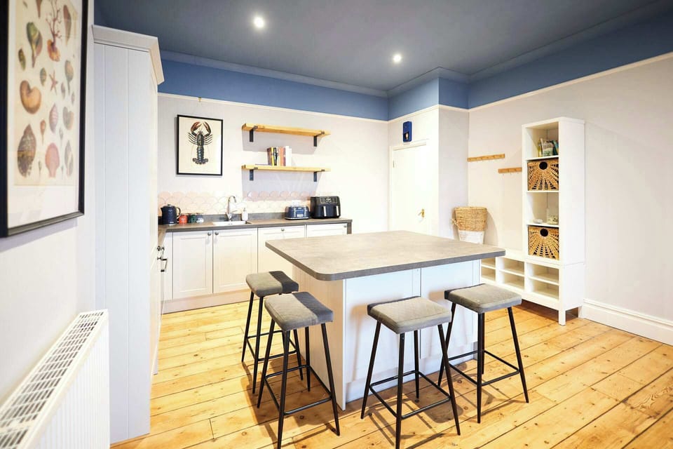 Balmoral Terrace, Saltburn - Host & Stay