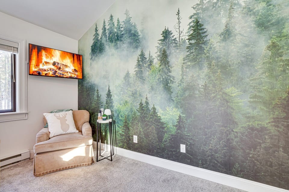 🌲 Beautiful forest-inspired mural in Bedroom #3 — a calming, nature-filled space guests love.
