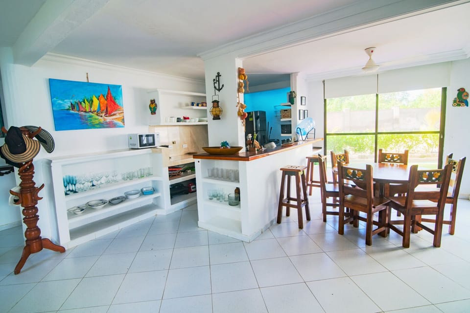 Classic House, Garden View, Beachside | Dining