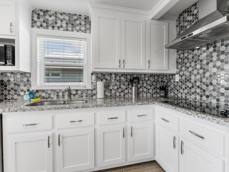 Main Kitchen (upstairs)