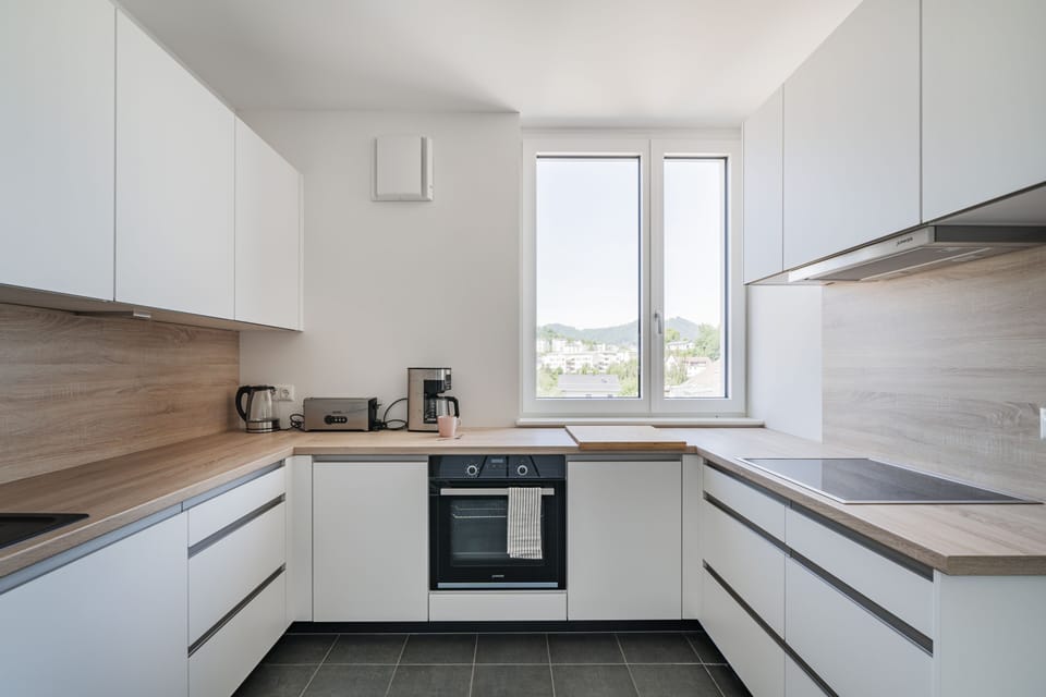 Comfort Condo | Bathroom | Combined shower/tub, free toiletries, hair dryer, towels