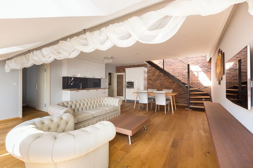 Attic apartment with 2 bedrooms, a sauna, and a shower AP5 | Living area | TV