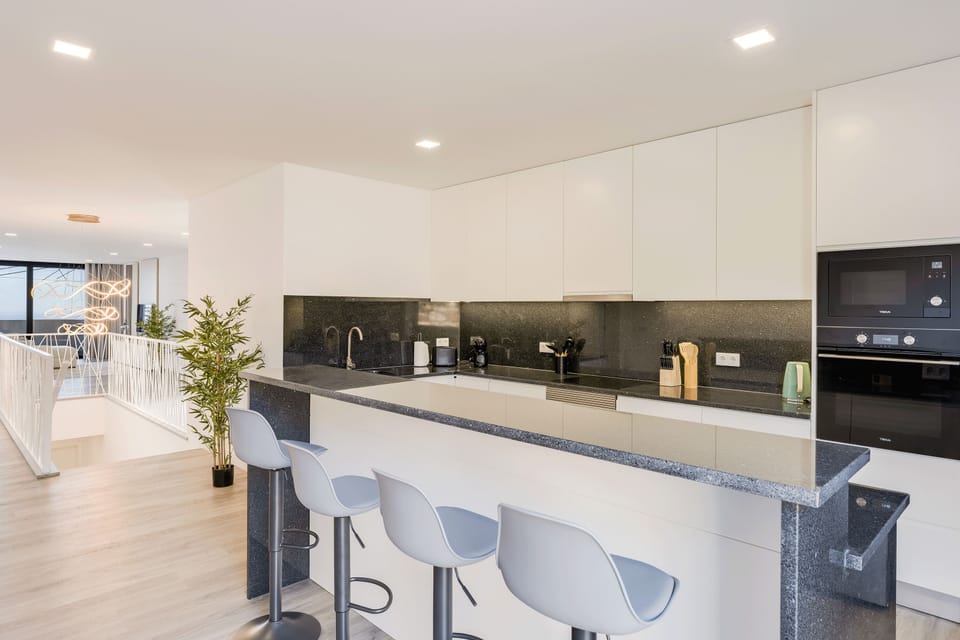 Comfort House, Sea View | Private kitchen | Highchair
