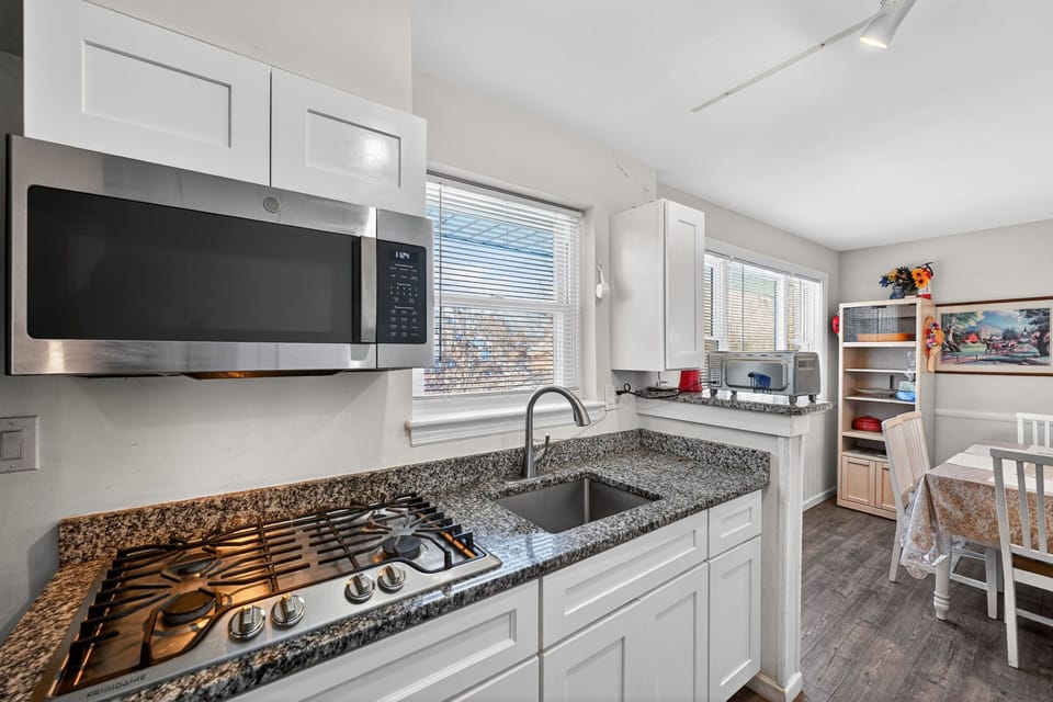 Indoors, Kitchen, Cooktop, Appliance, Microwave
