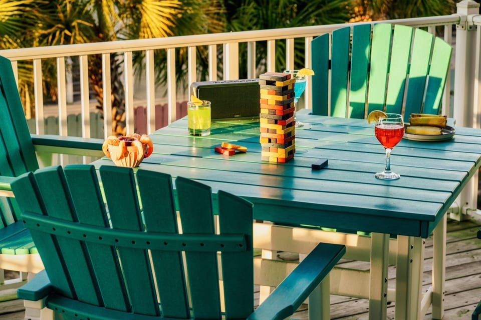 Make some memories. From giant Jenga to fresh seafood snacks and colorful drinks, we’ve set the stage for your best vacation yet. The only thing missing is you!