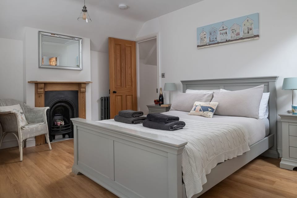 Number 17 Bedroom 1 Master Bedroom