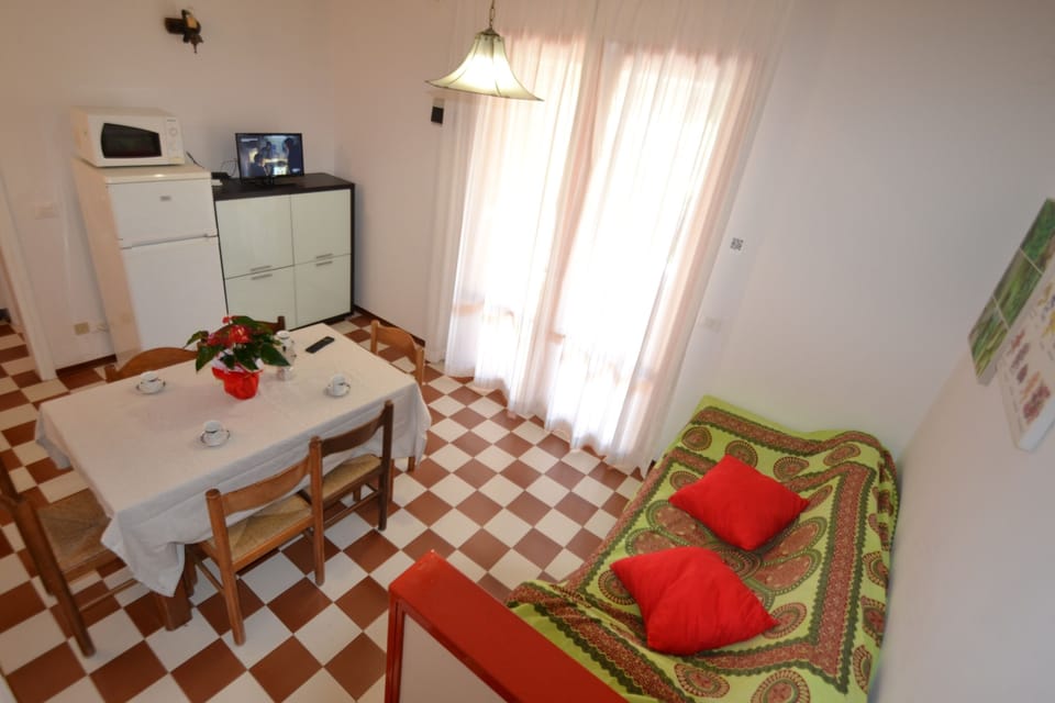 Apartment, 3 Bedrooms, Balcony, Garden View | Living room