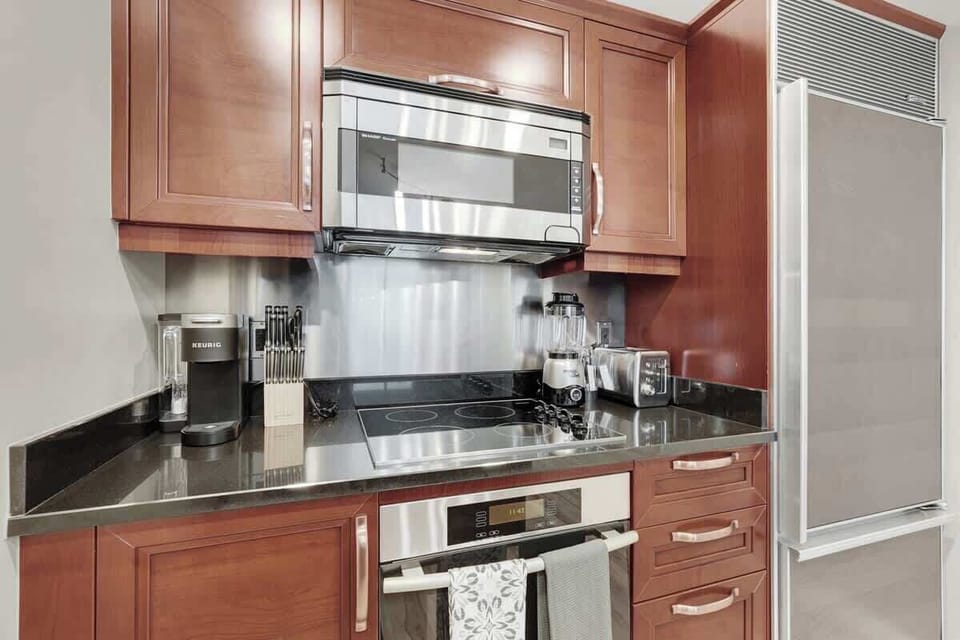 Fully equipped kitchen with modern appliances, perfect for cooking your favorite meals.